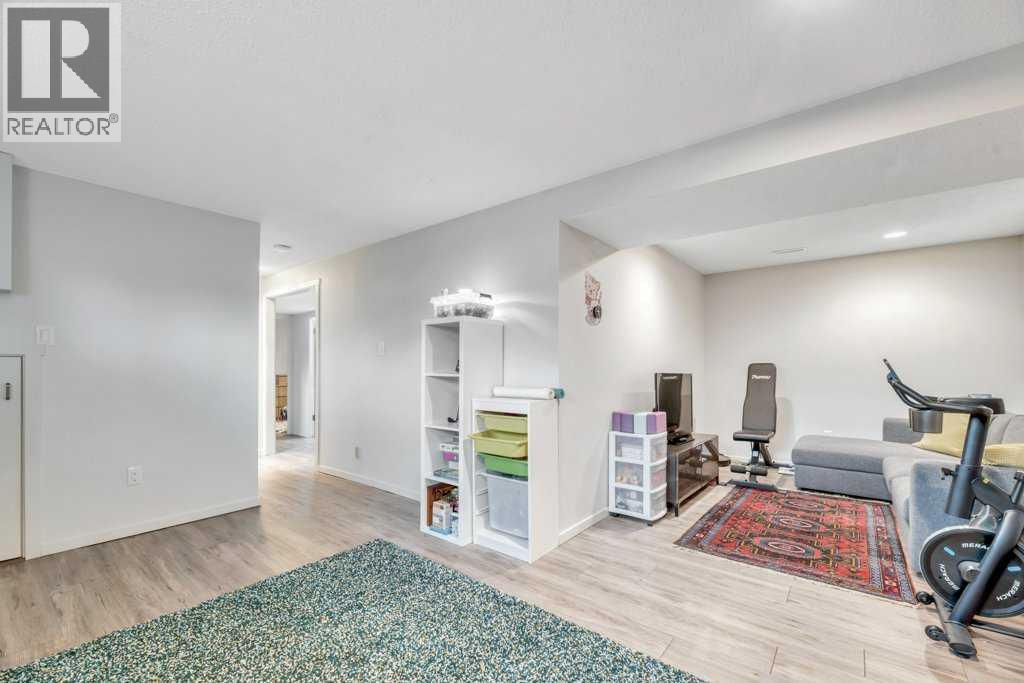 7311 35 Avenue NW — photo 32