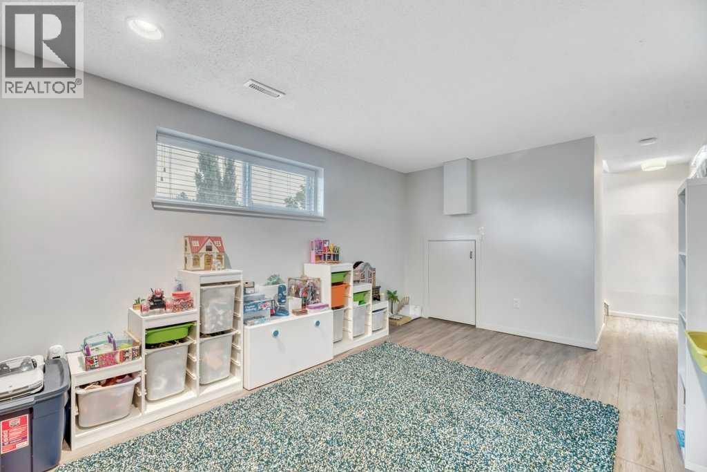 7311 35 Avenue NW — photo 34