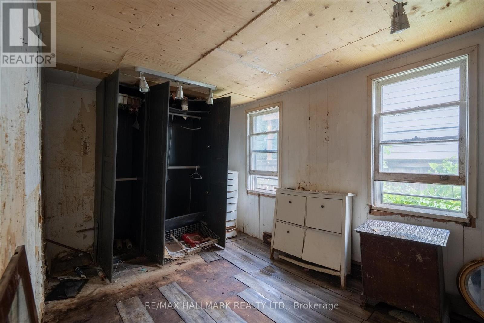 2329 CRYSTAL BEACH ROAD - 11