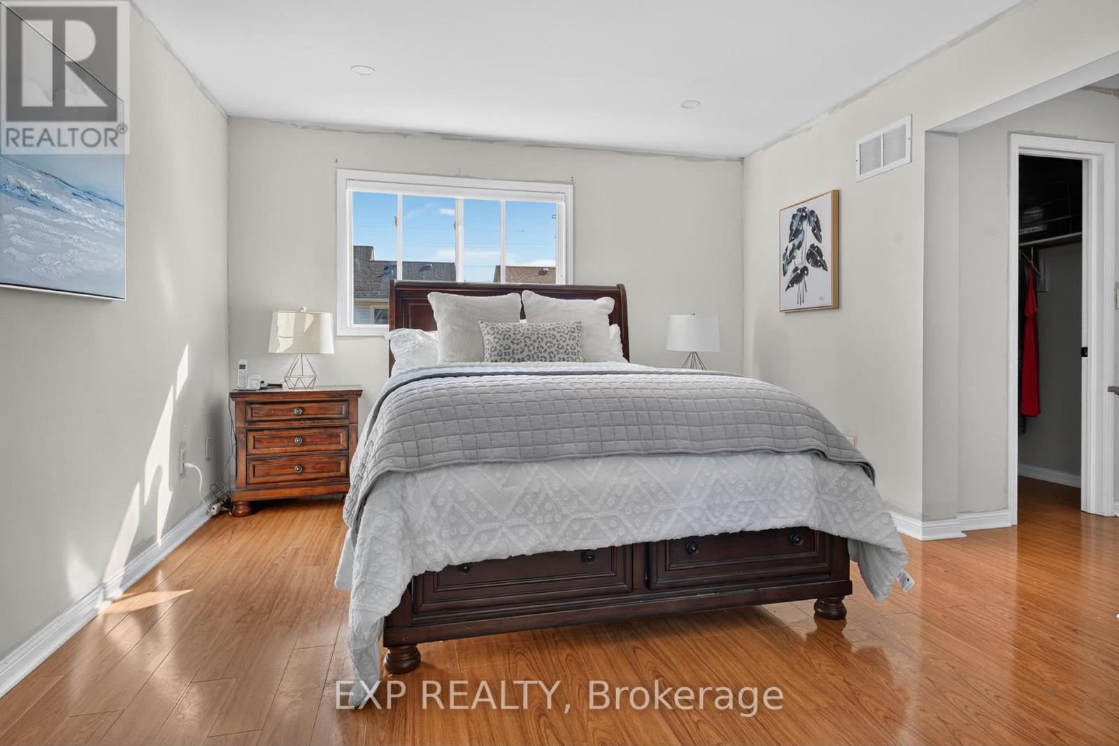 664 DOLBY CRESCENT - 24