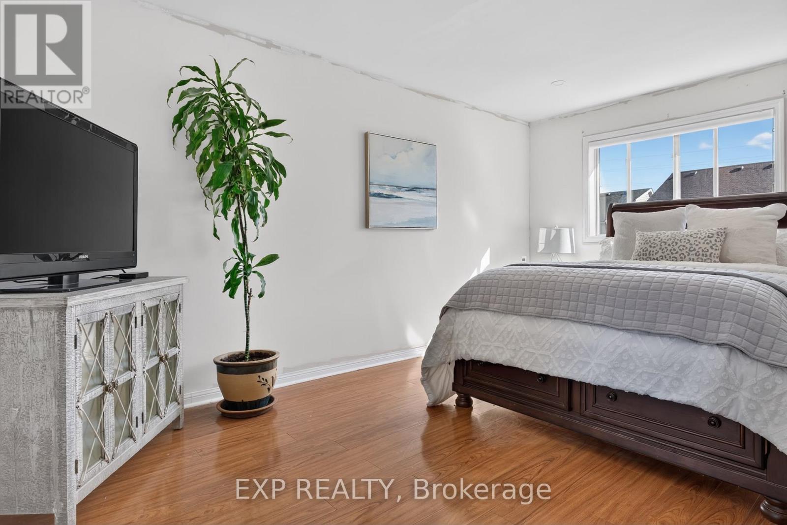 664 DOLBY CRESCENT - 25