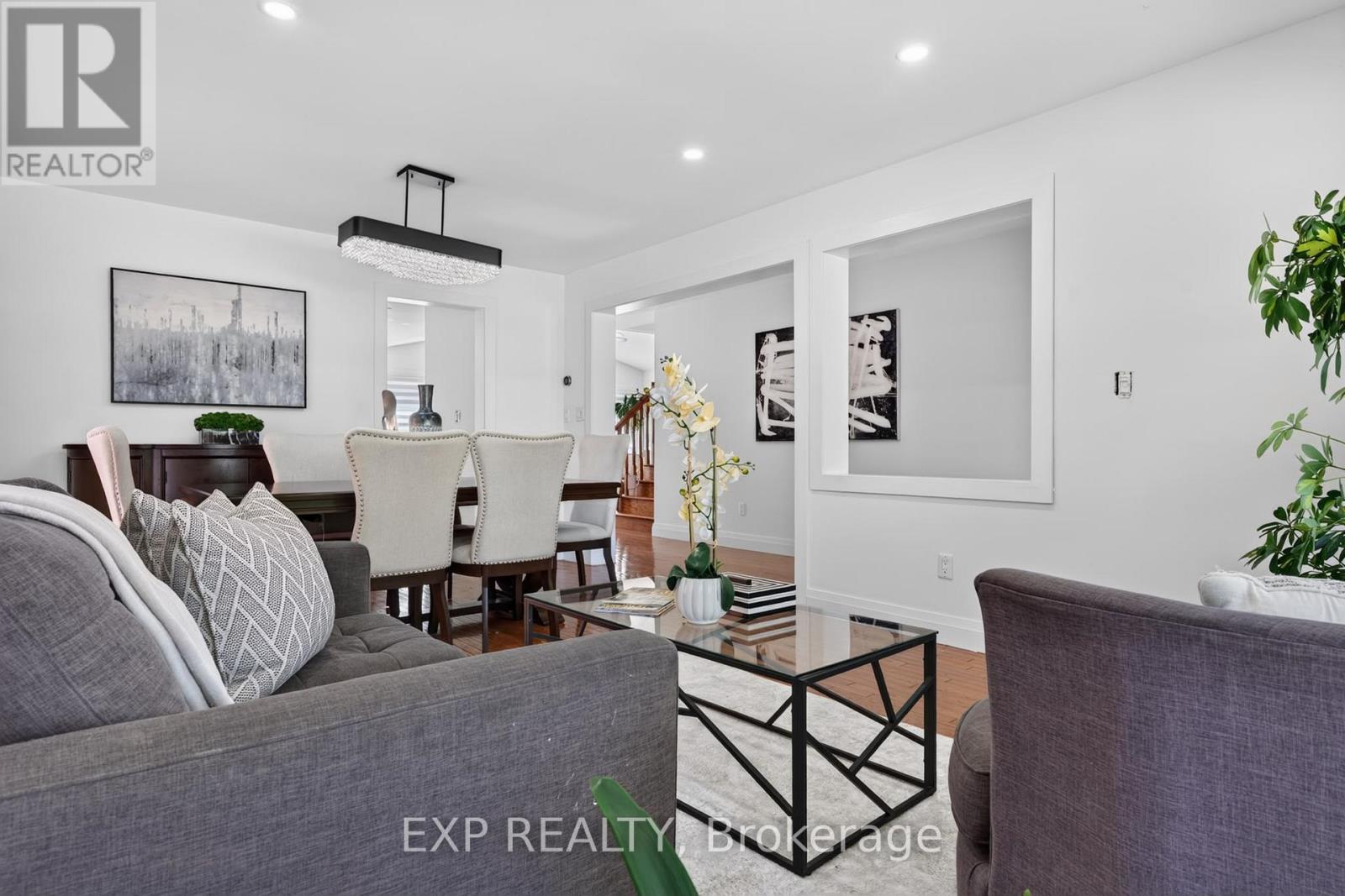 664 DOLBY CRESCENT - 3