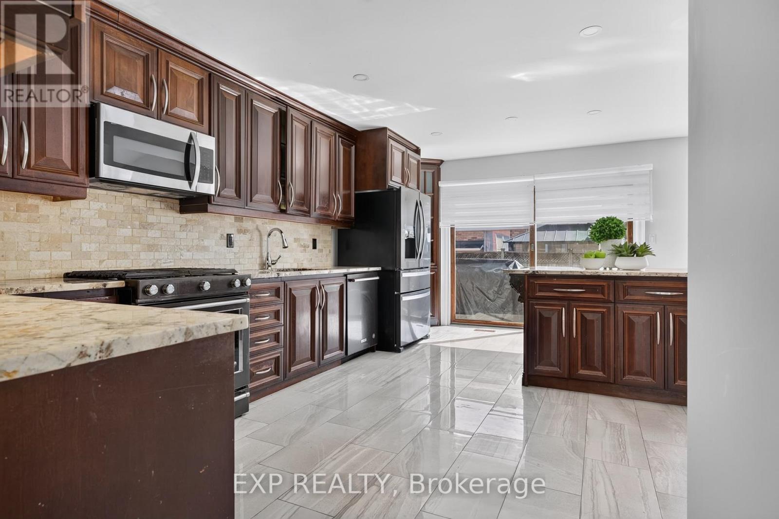 664 DOLBY CRESCENT - 6
