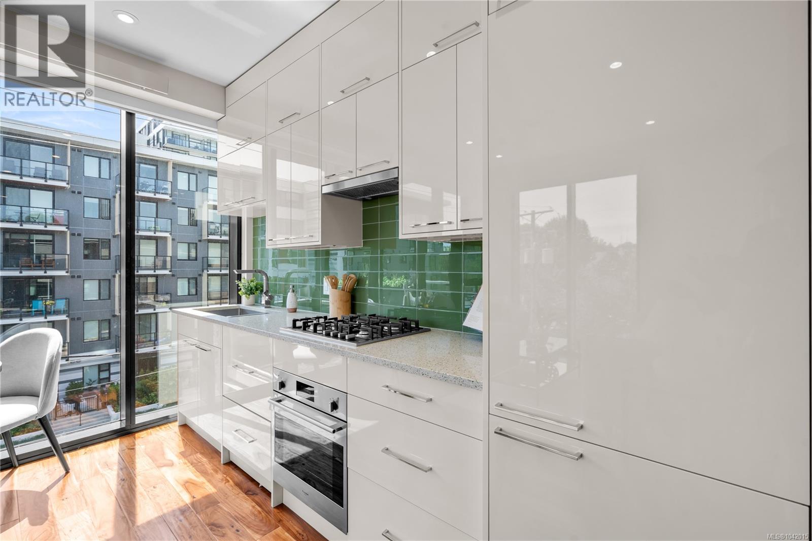 #S310 1411 Cook St - 16