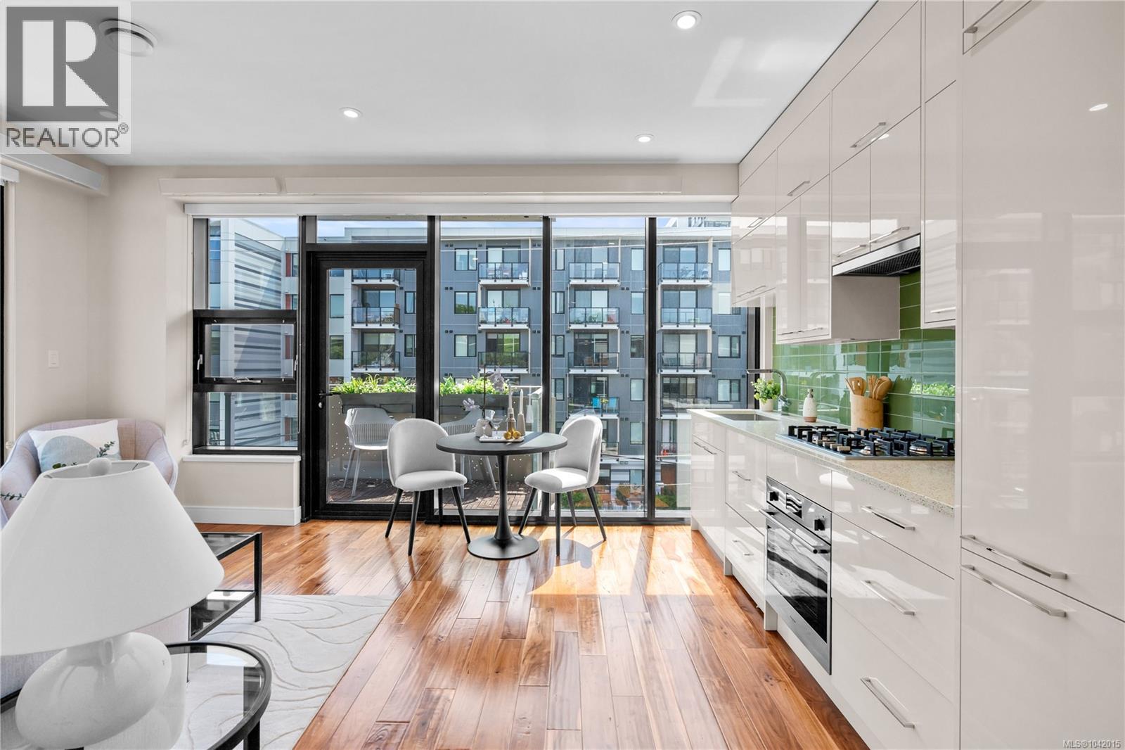 #S310 1411 Cook St - 21