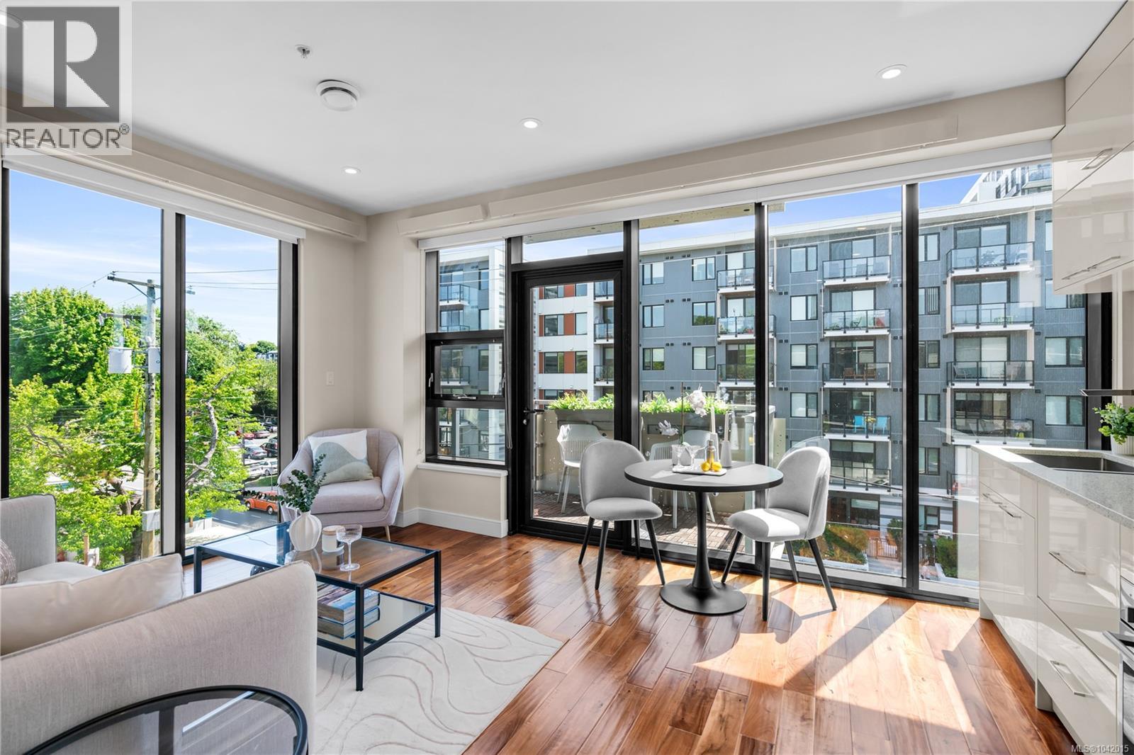 #S310 1411 Cook St - 3