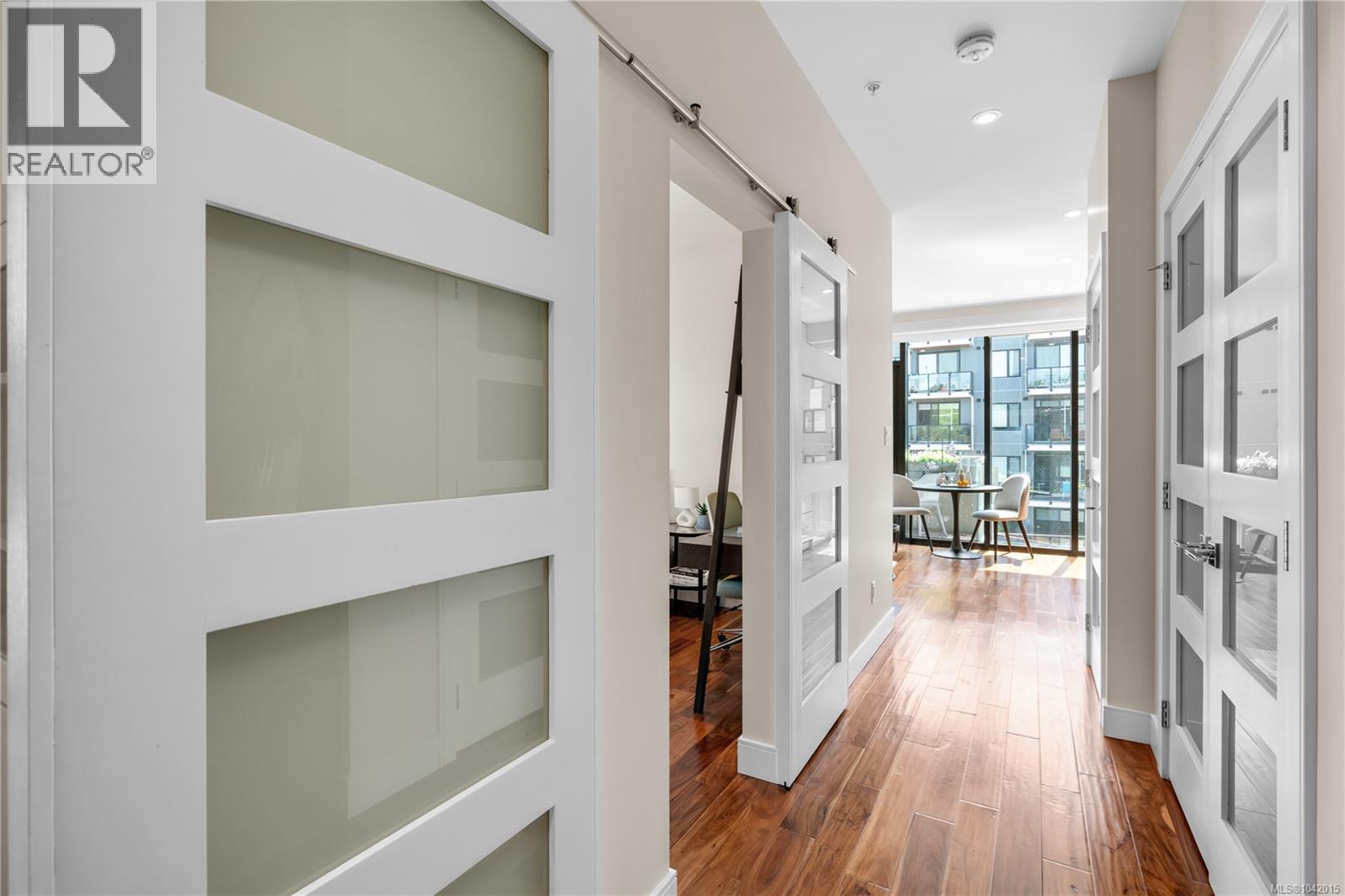 #S310 1411 Cook St - 34