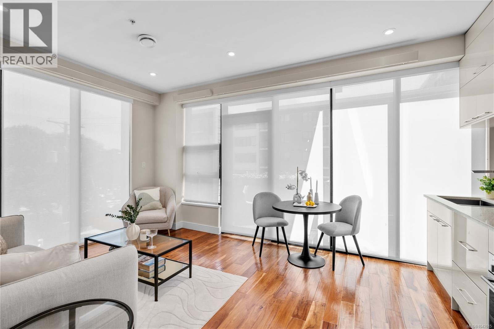 #S310 1411 Cook St - 4