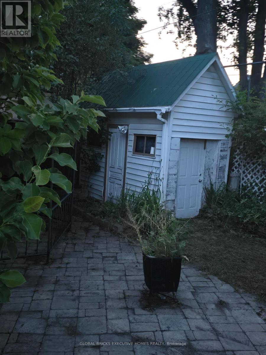 276 CAMERON STREET N - 8