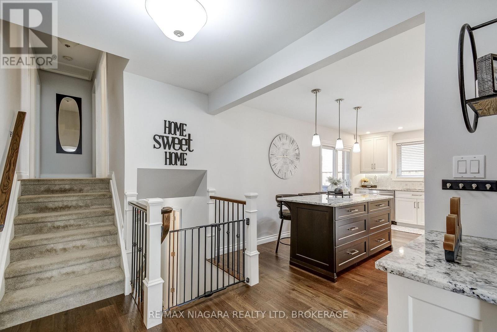 104 WHITEOAK CRESCENT - 13