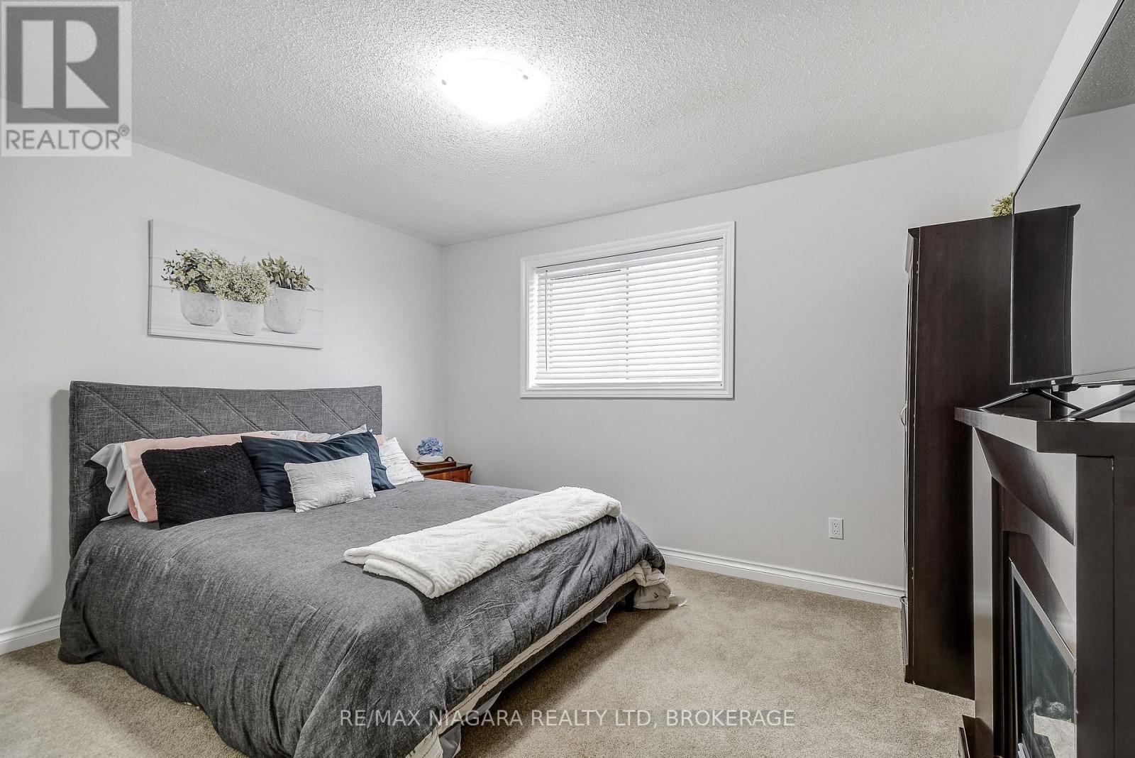 104 WHITEOAK CRESCENT - 21