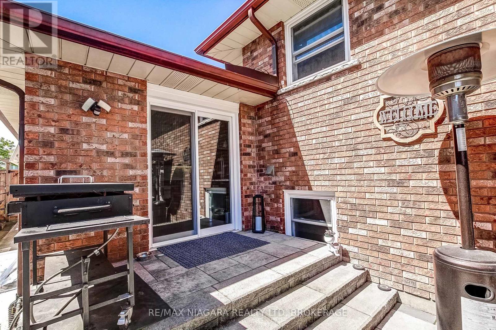 104 WHITEOAK CRESCENT - 33