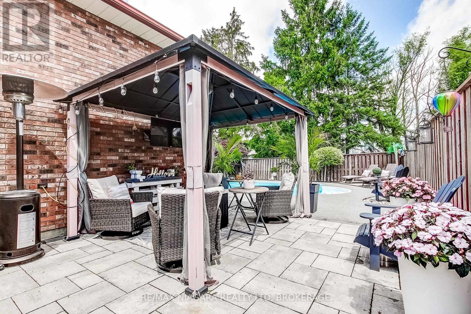 104 WHITEOAK CRESCENT - 35