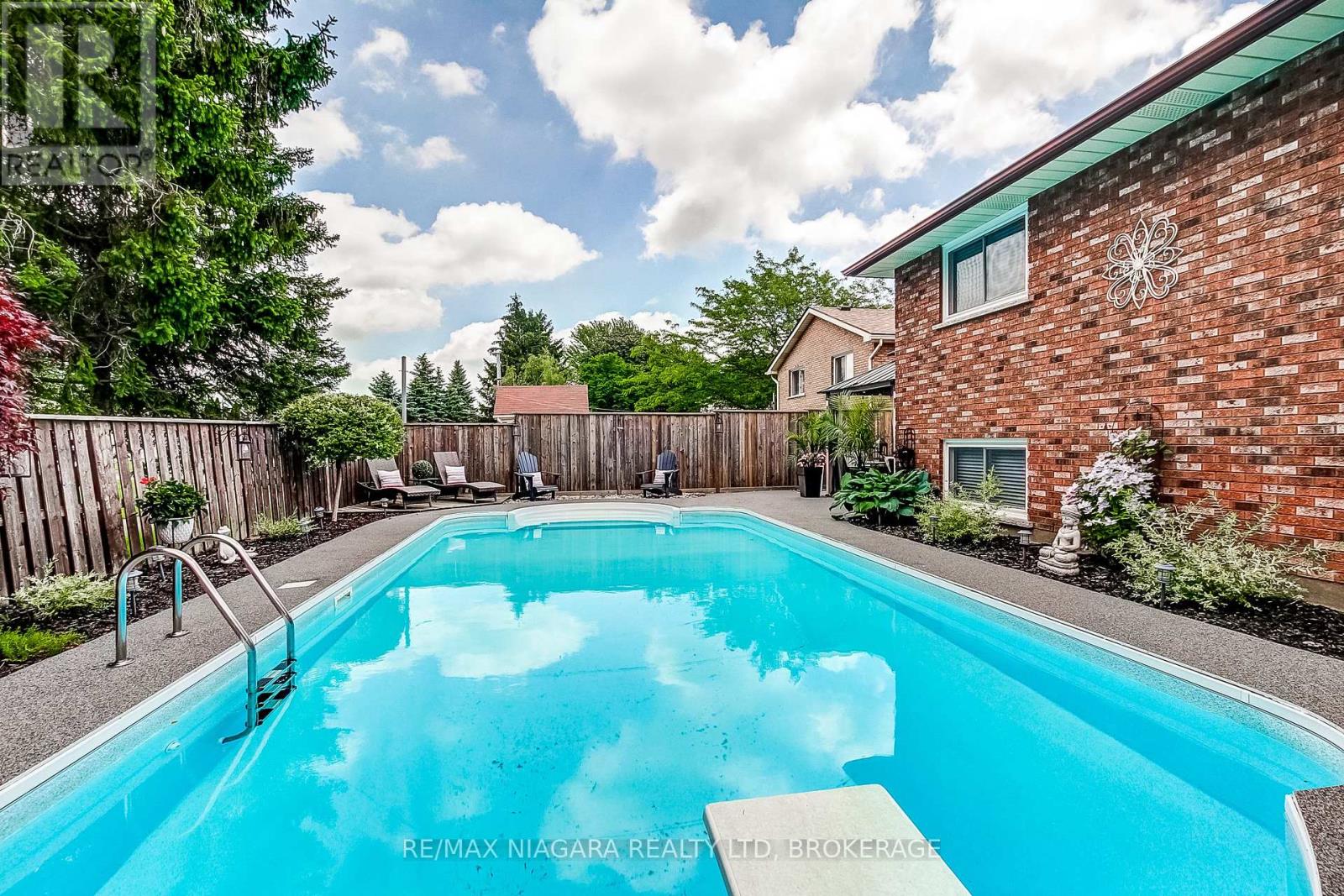 104 WHITEOAK CRESCENT - 36