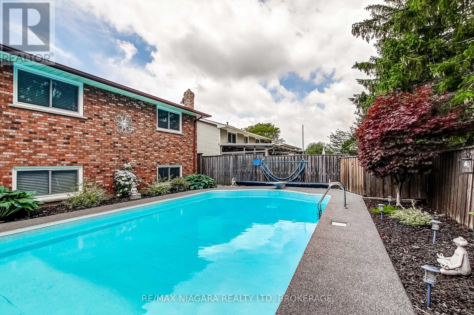 104 WHITEOAK CRESCENT - 37