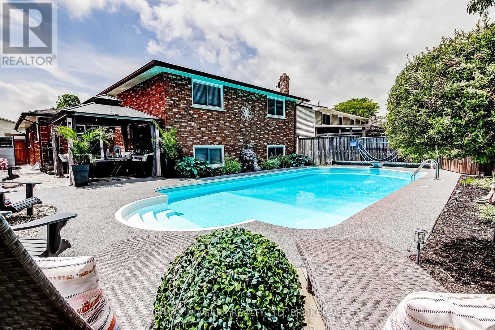104 WHITEOAK CRESCENT - 38