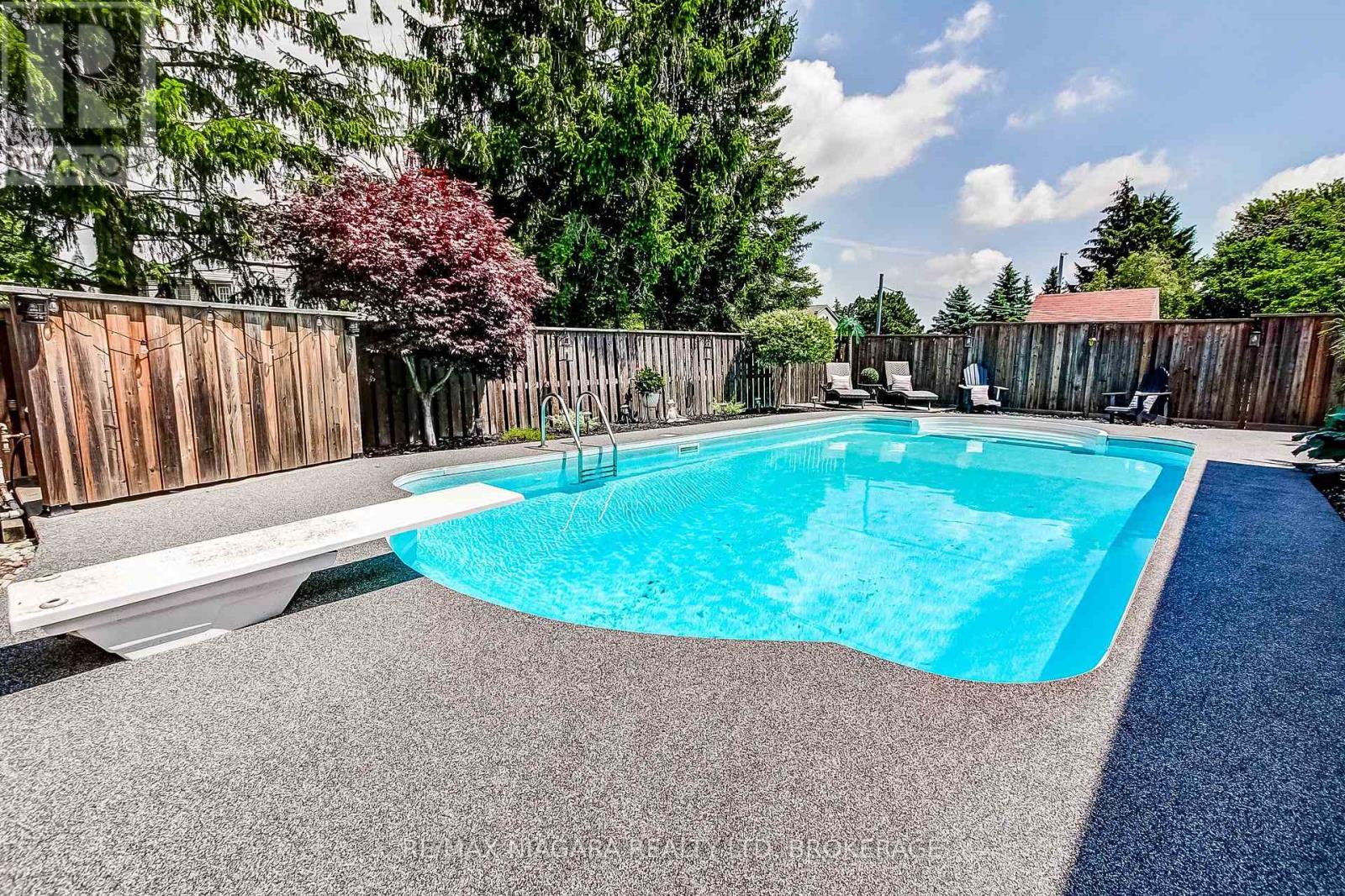 104 WHITEOAK CRESCENT - 41