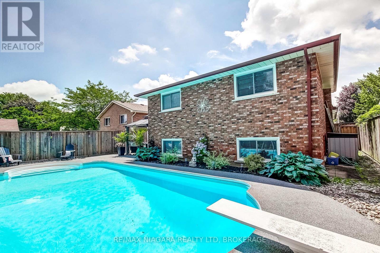 104 WHITEOAK CRESCENT - 42