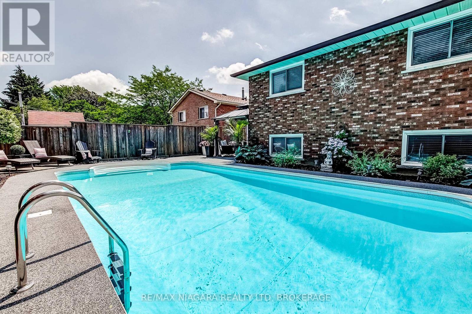 104 WHITEOAK CRESCENT - 43