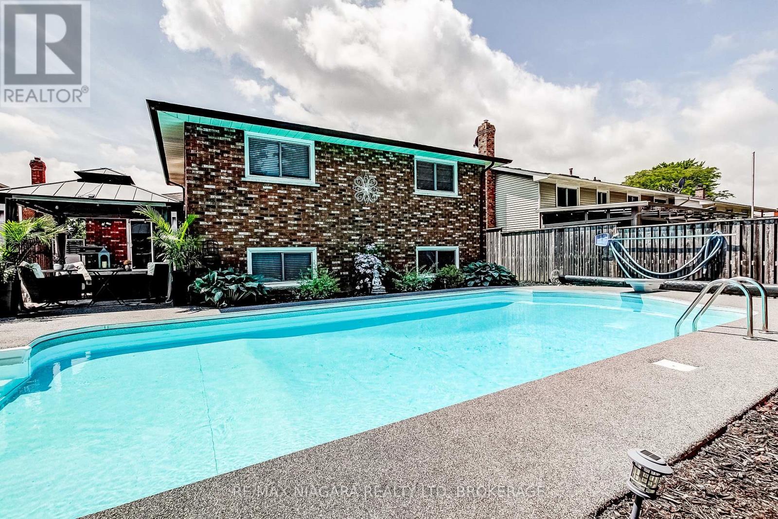 104 WHITEOAK CRESCENT - 44