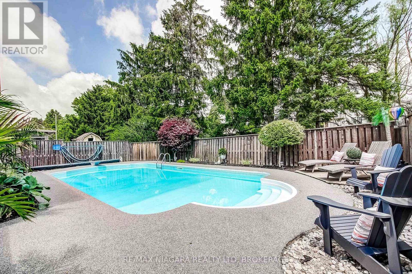 104 WHITEOAK CRESCENT - 46