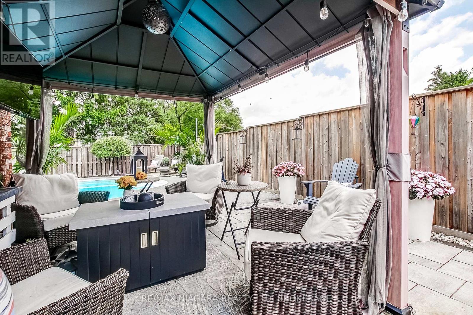 104 WHITEOAK CRESCENT - 47