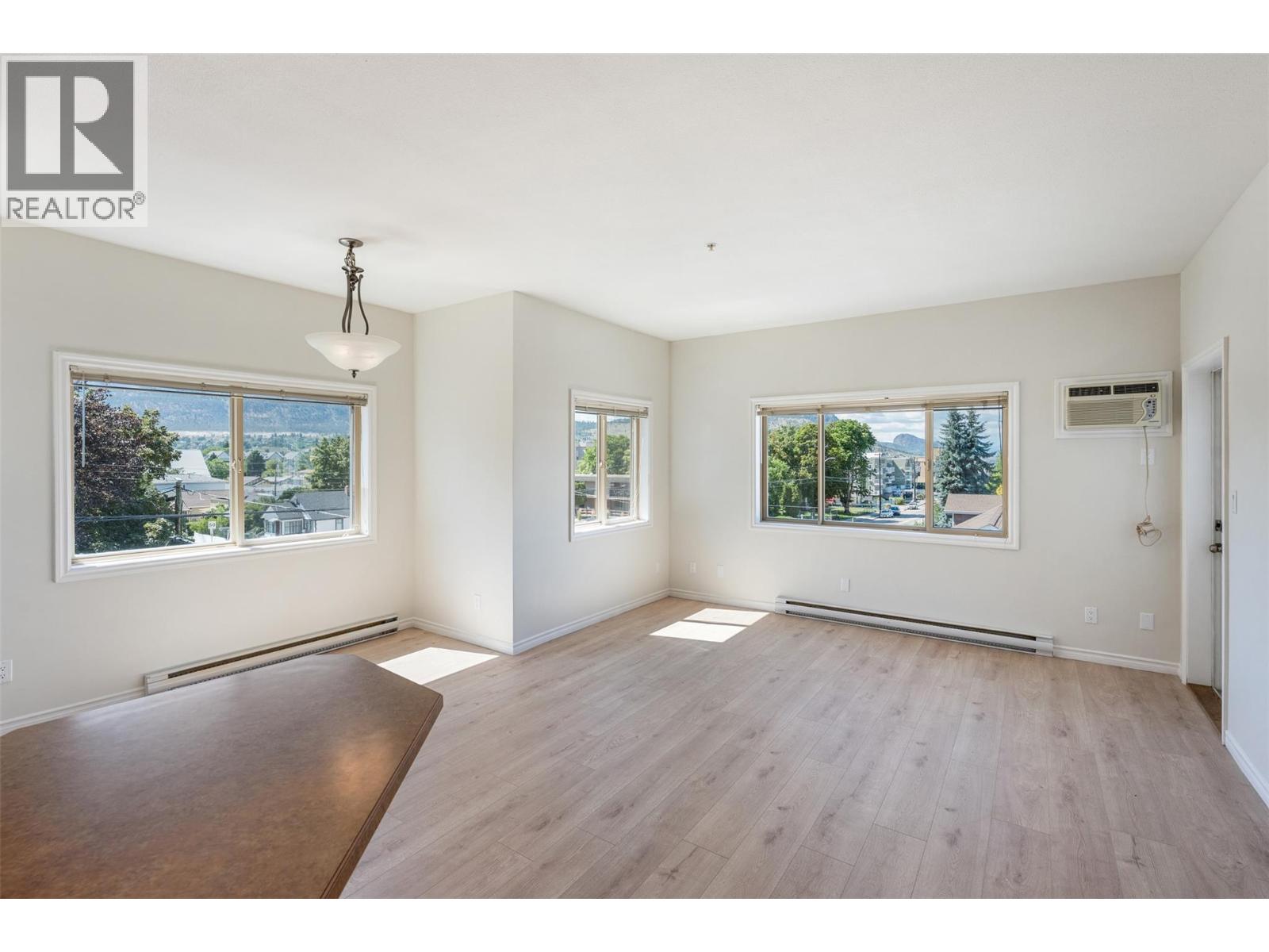 #301 196 Wade Avenue W - 33