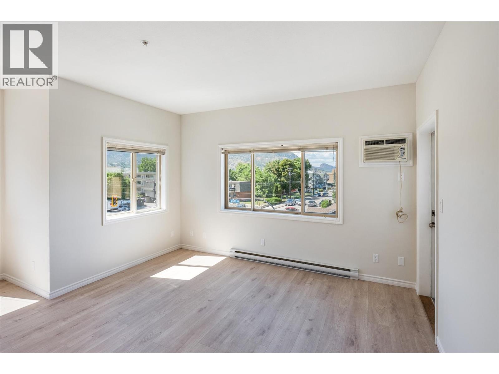 #301 196 Wade Avenue W - 14