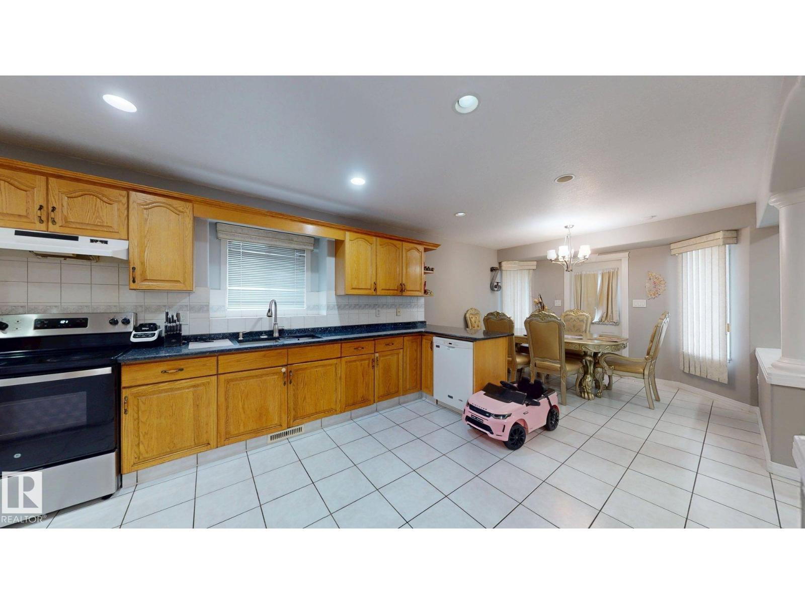 3738 28A ST NW - 10