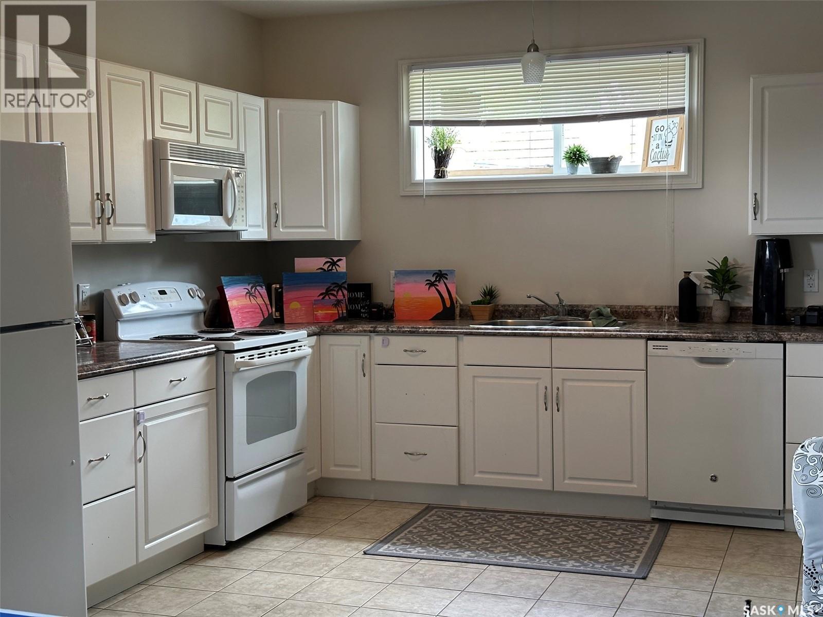 344 Young STREET - 22