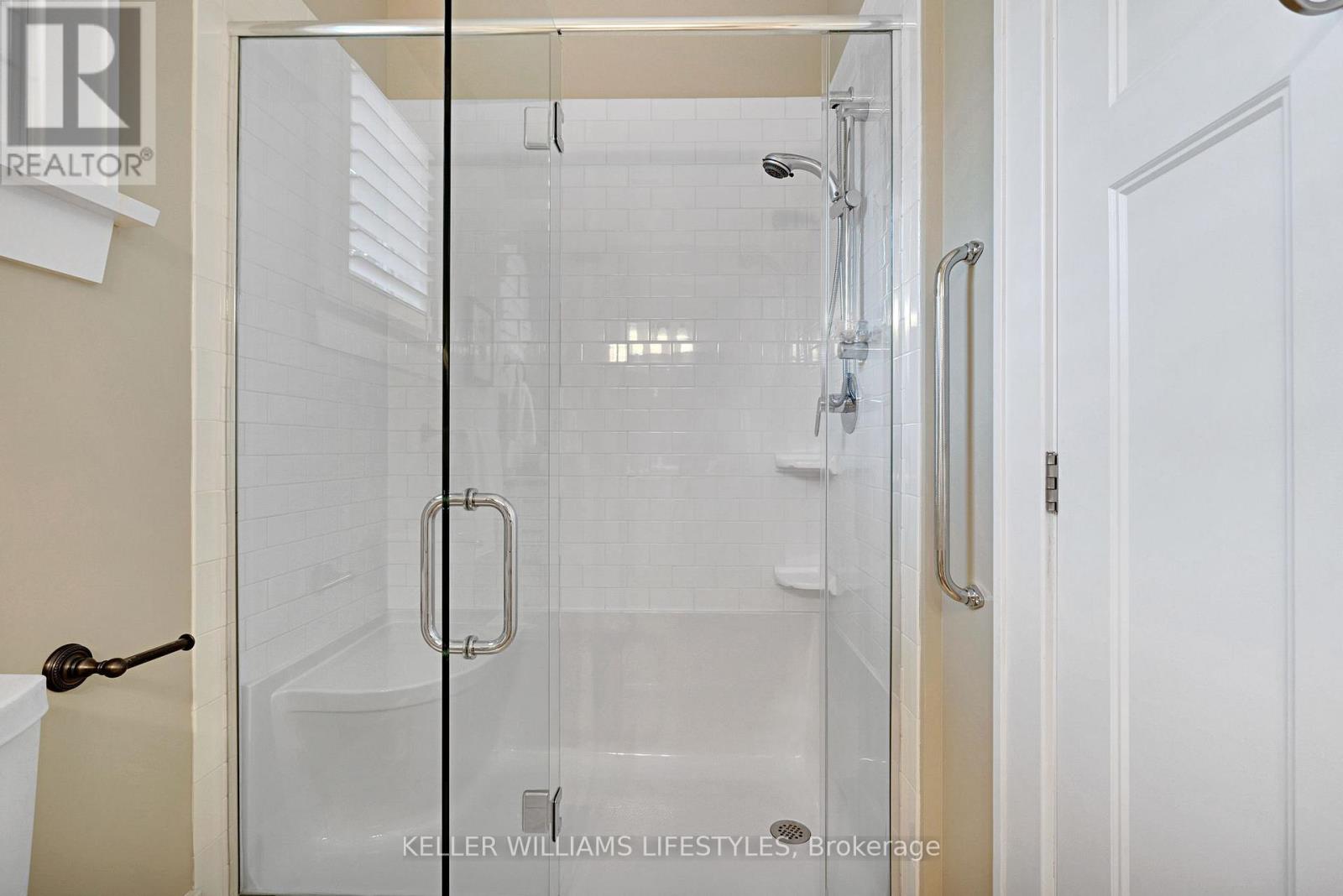 #3 352 RIDOUT STREET S - 25