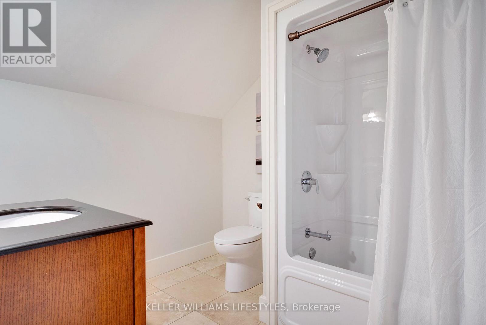 #3 352 RIDOUT STREET S - 38