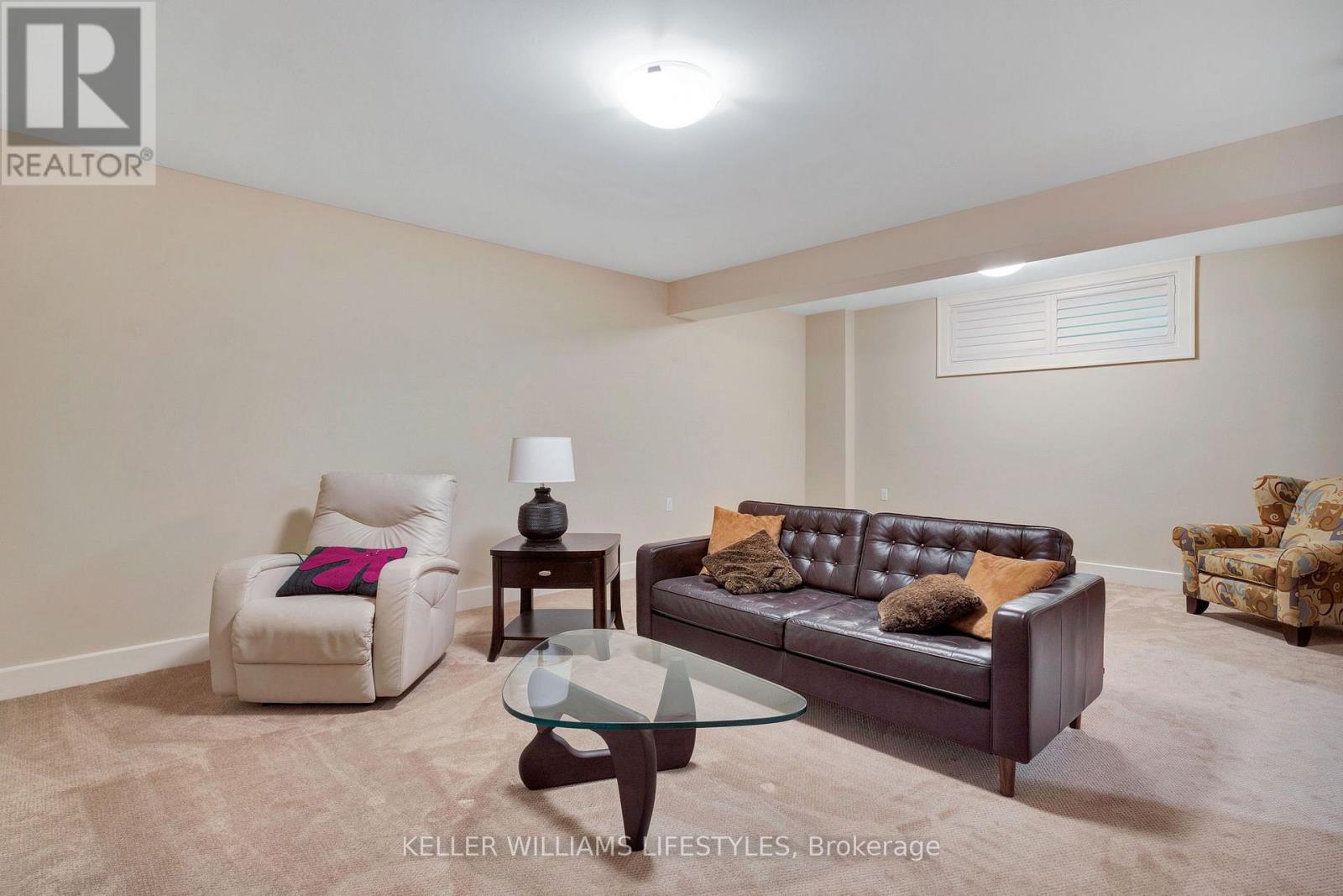 #3 352 RIDOUT STREET S - 40