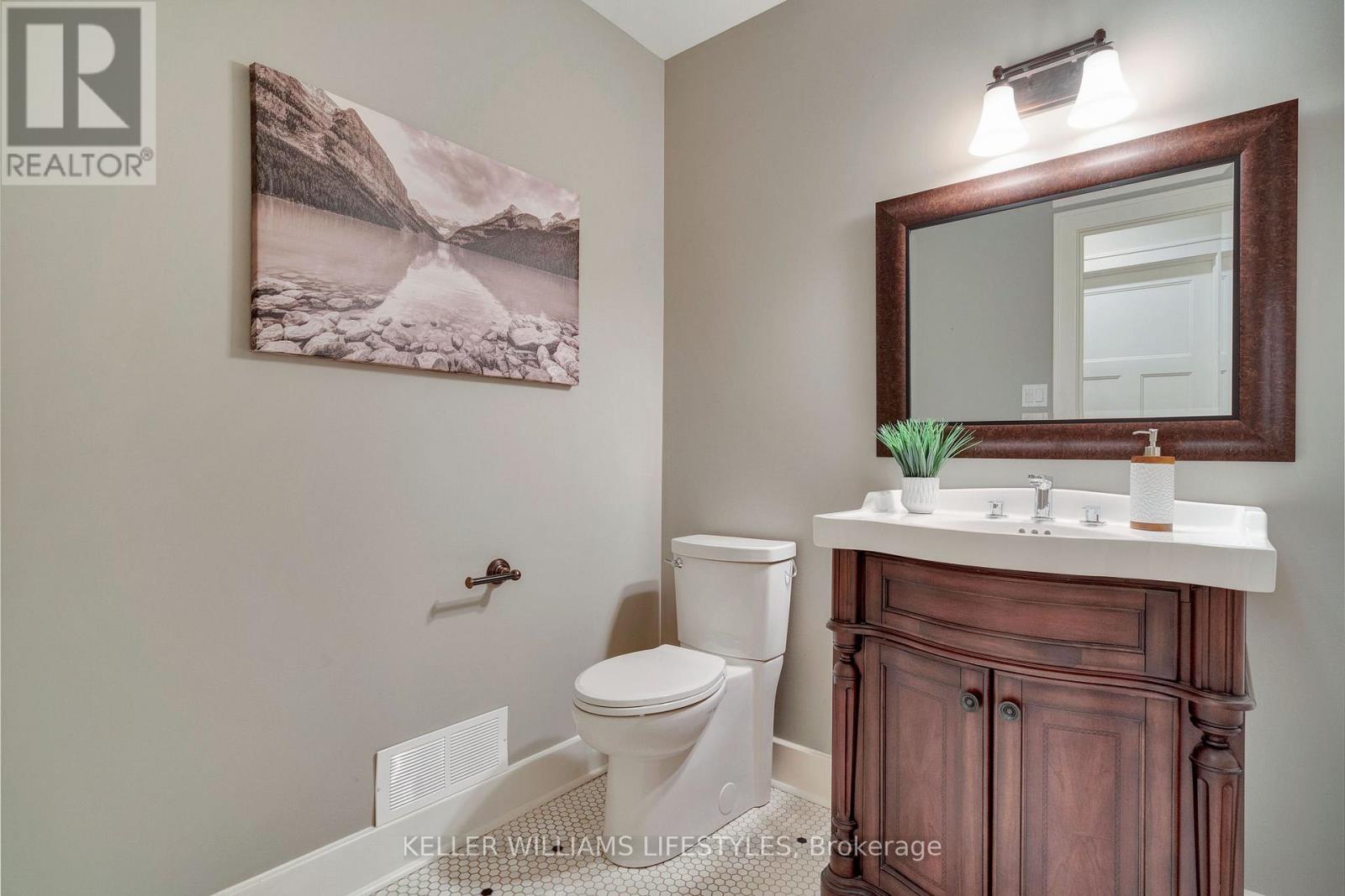 #3 352 RIDOUT STREET S - 43