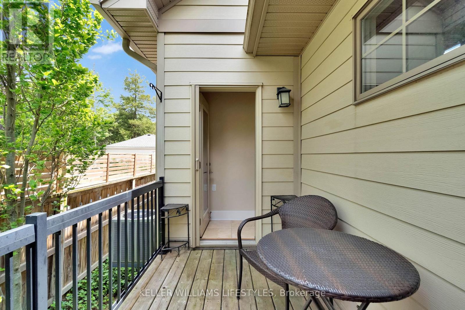 #3 352 RIDOUT STREET S - 45