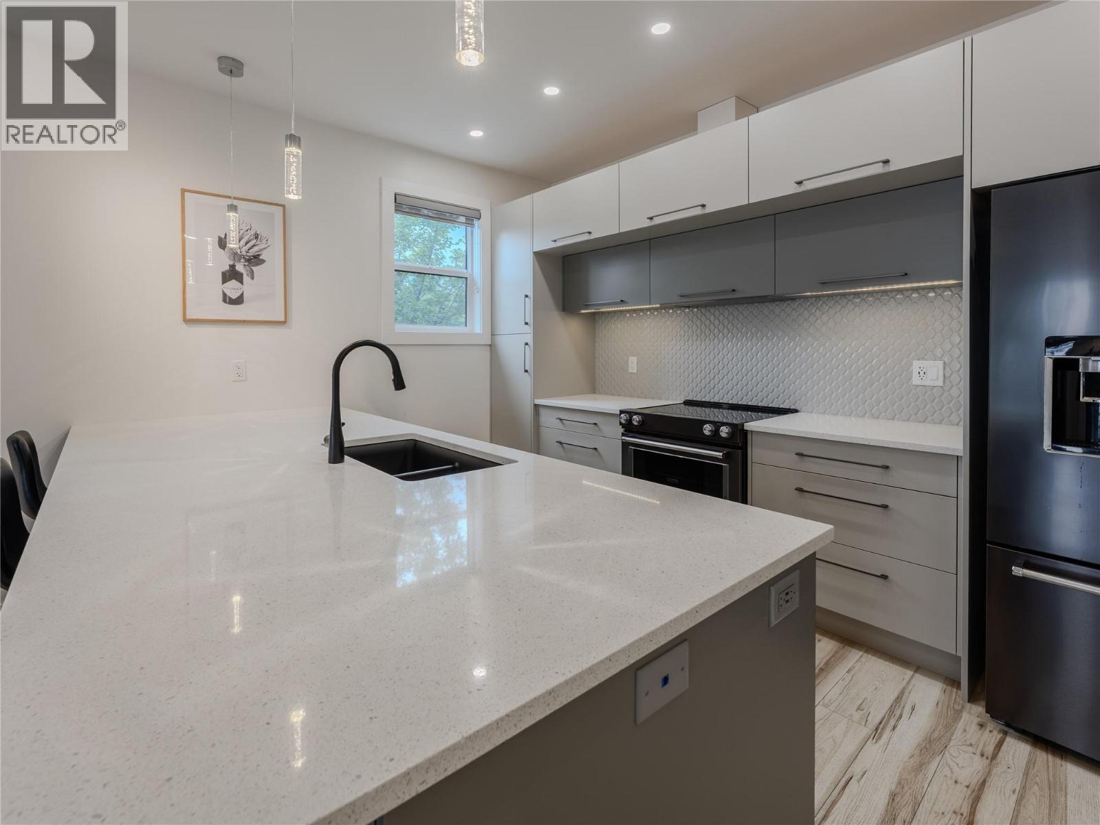 #104 190 VANCOUVER Avenue - 5