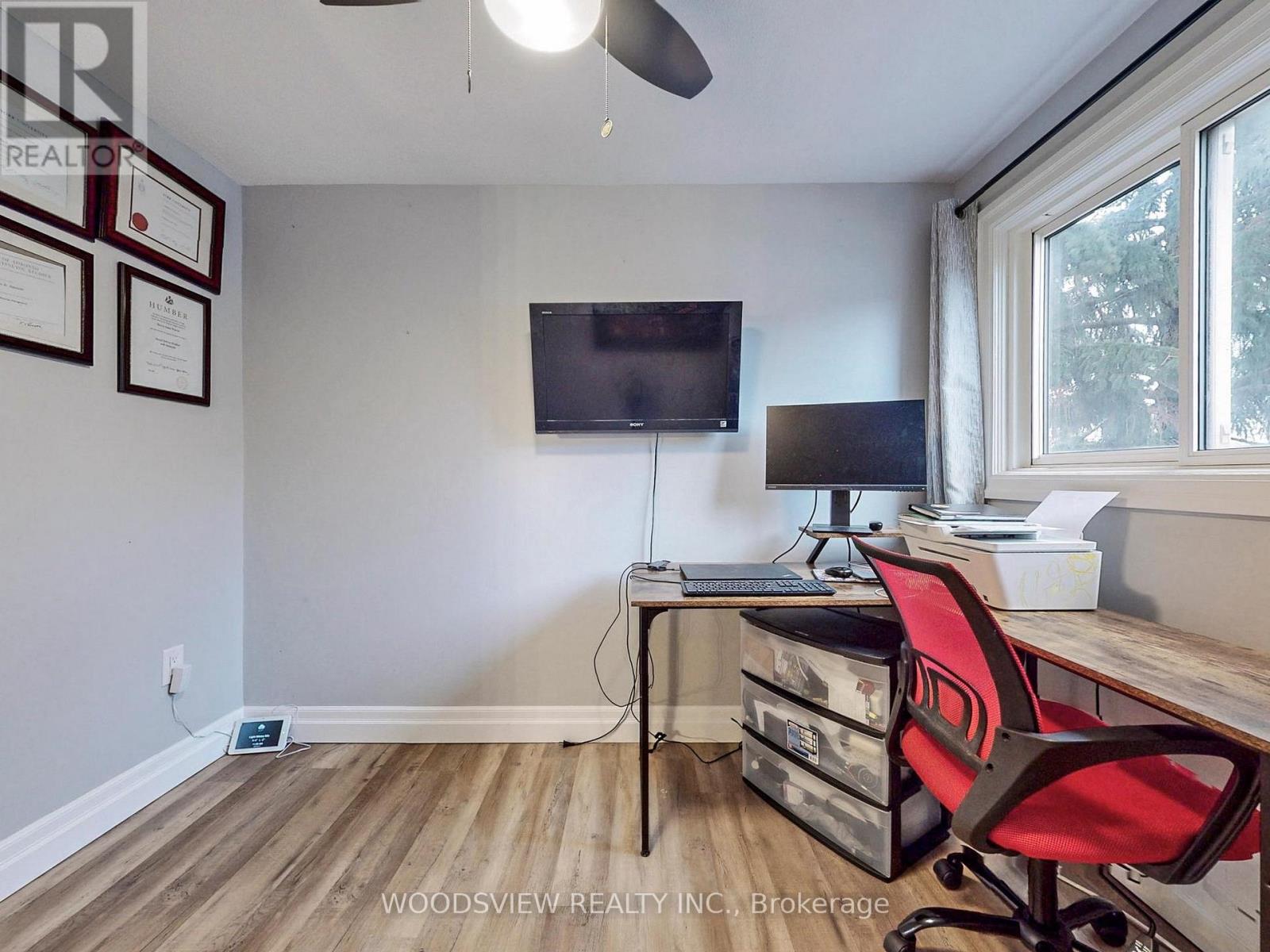 #43 1250 LIMERIDGE ROAD E - 27