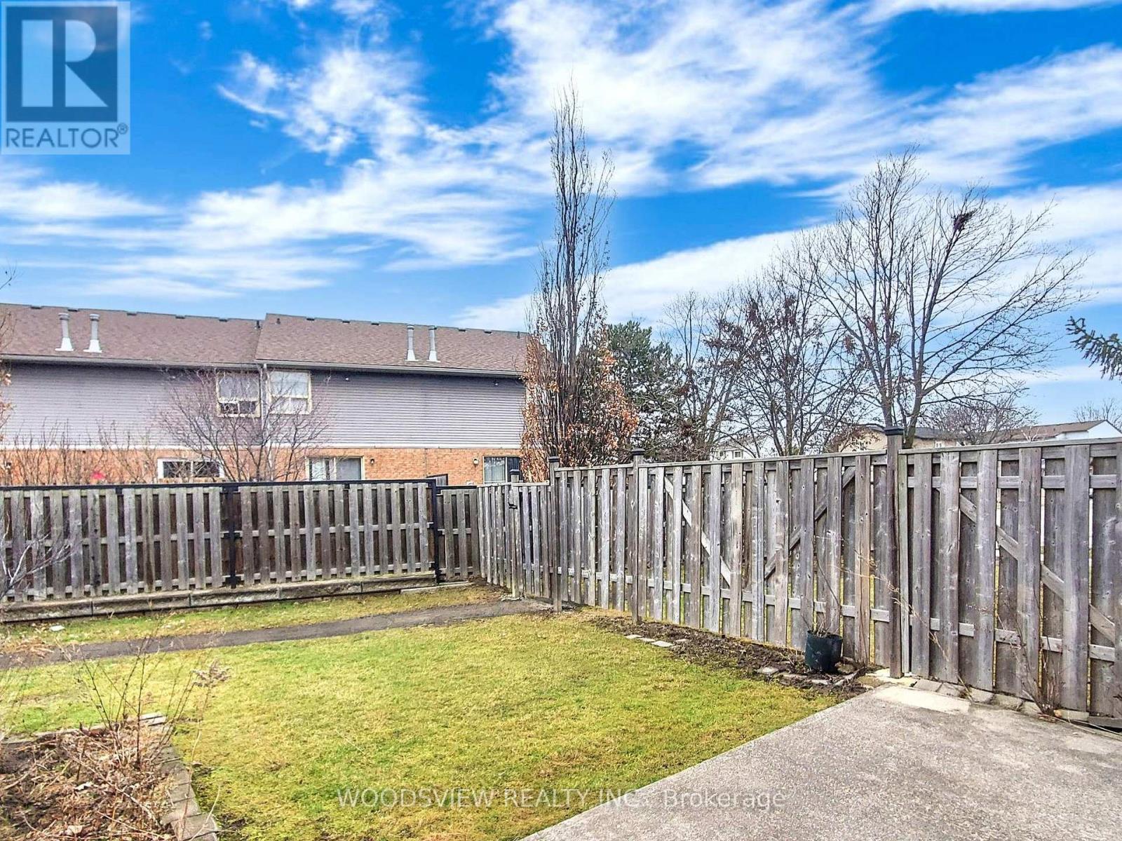 #43 1250 LIMERIDGE ROAD E - 45