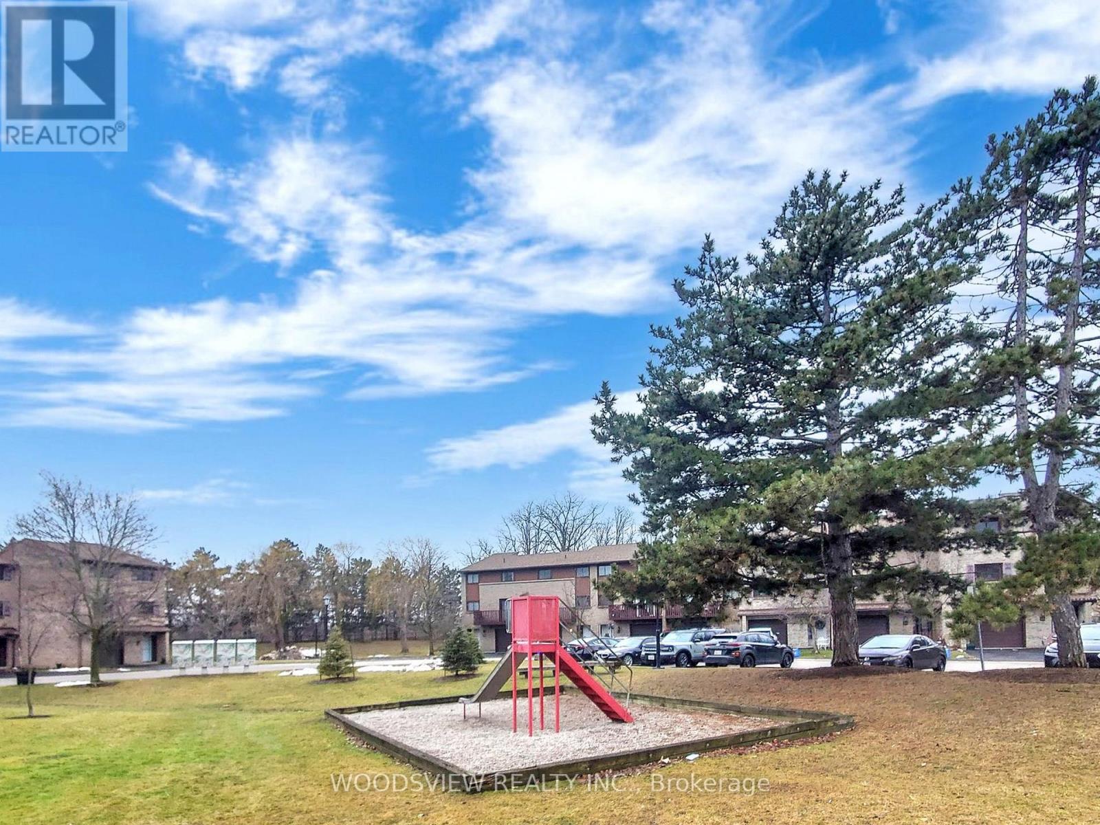 #43 1250 LIMERIDGE ROAD E - 46