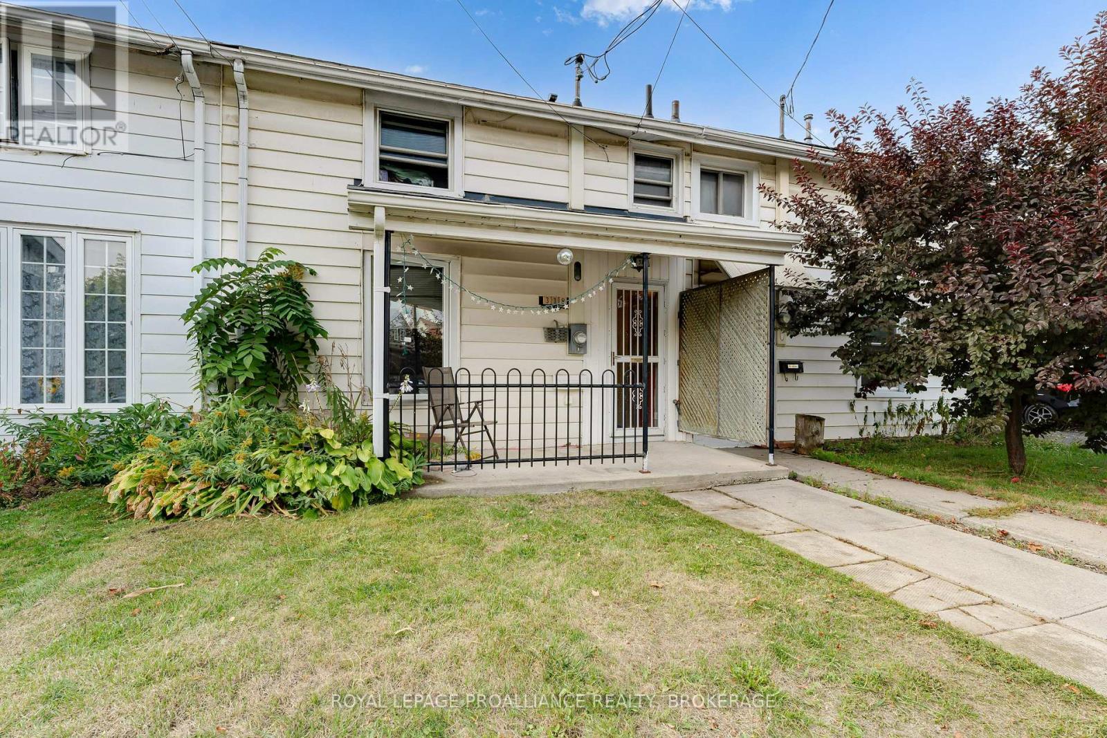 318 SYDENHAM STREET - 1
