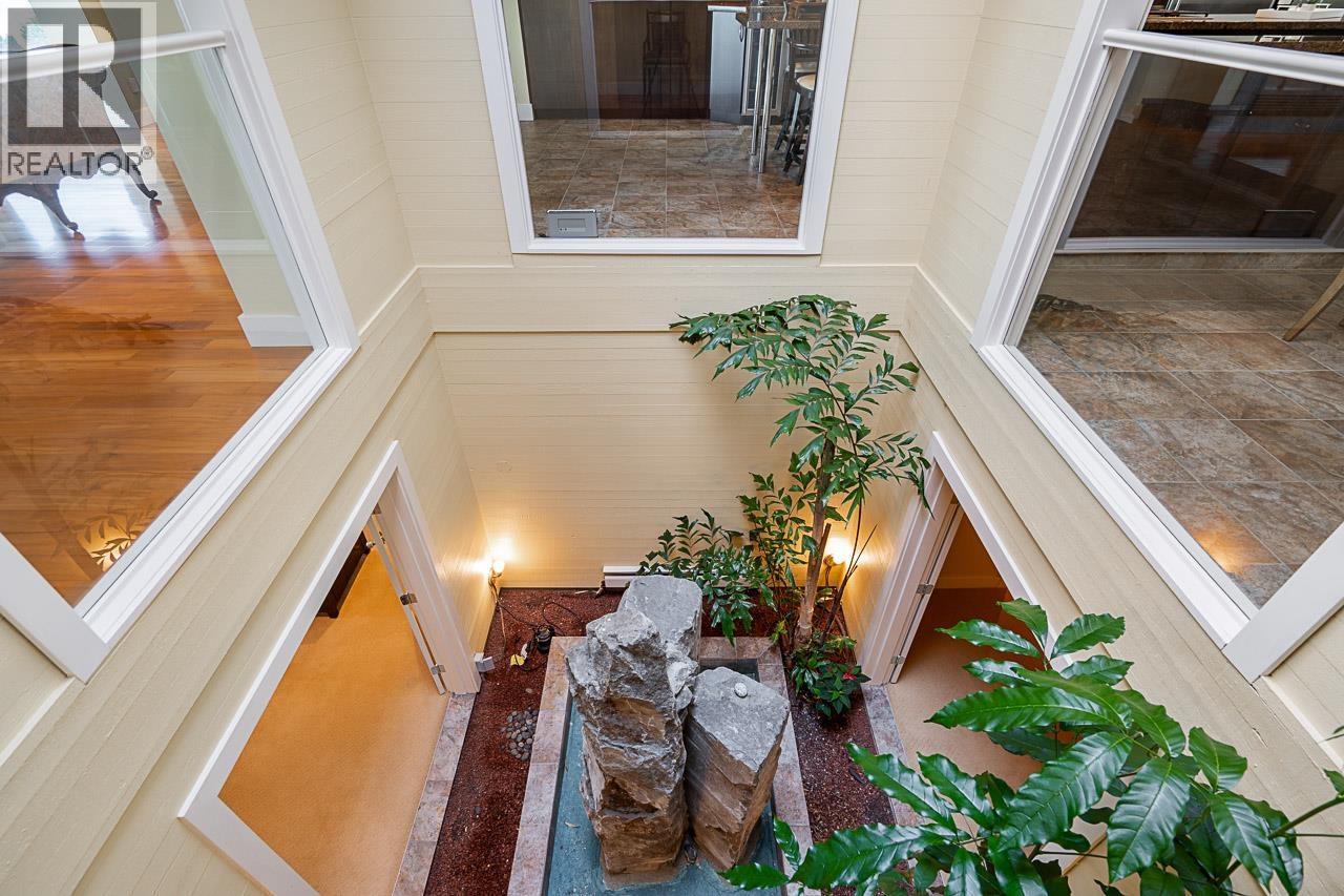 1542 CHARTWELL DRIVE, West Vancouver