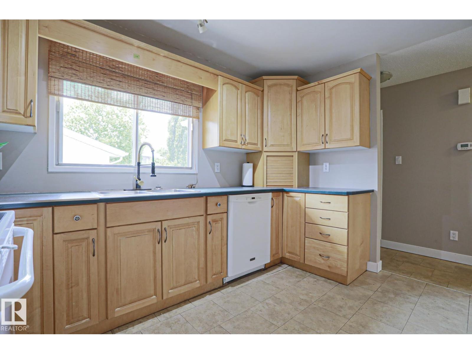 57 GARLAND CR - 12