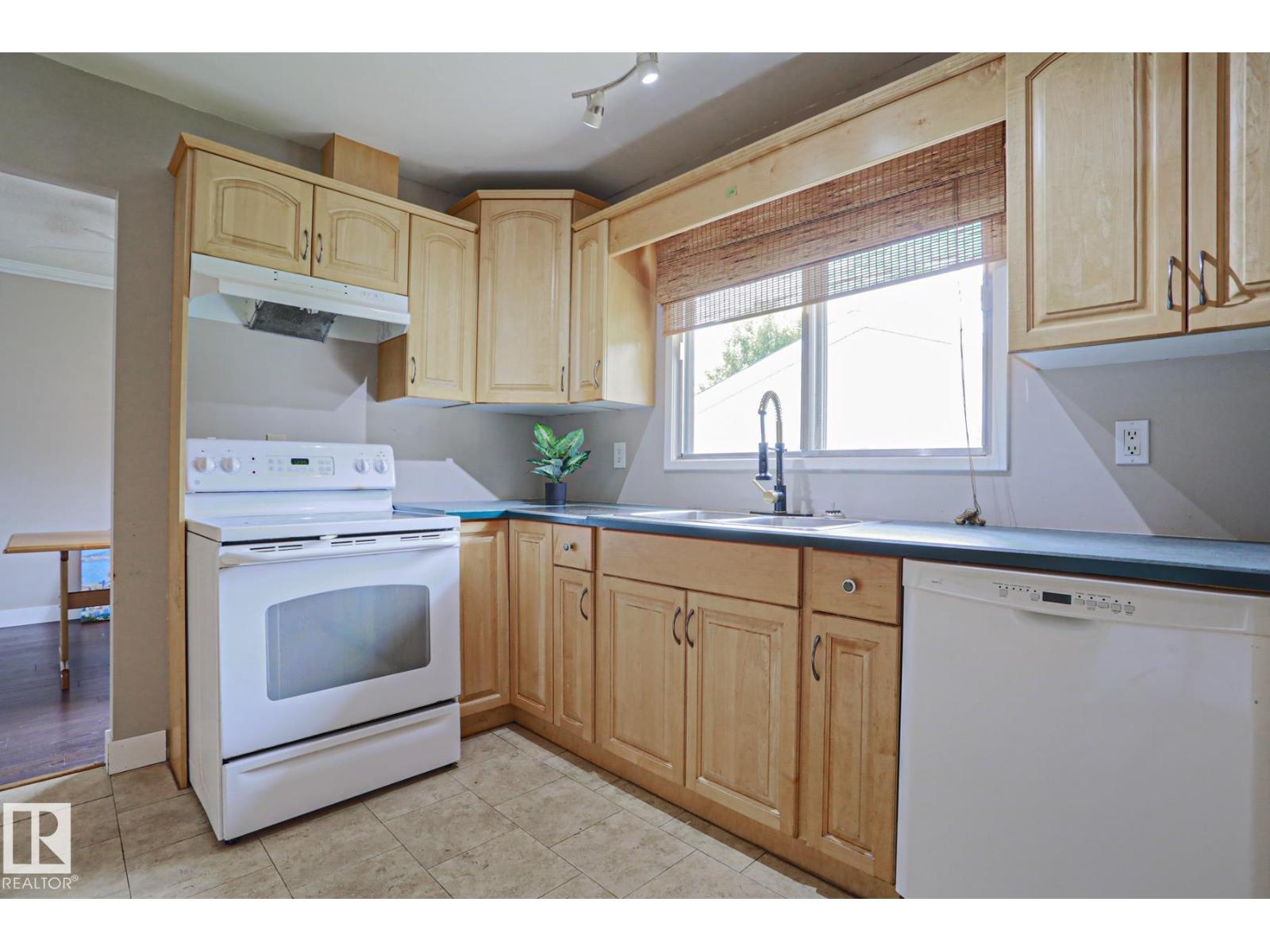 57 GARLAND CR - 13
