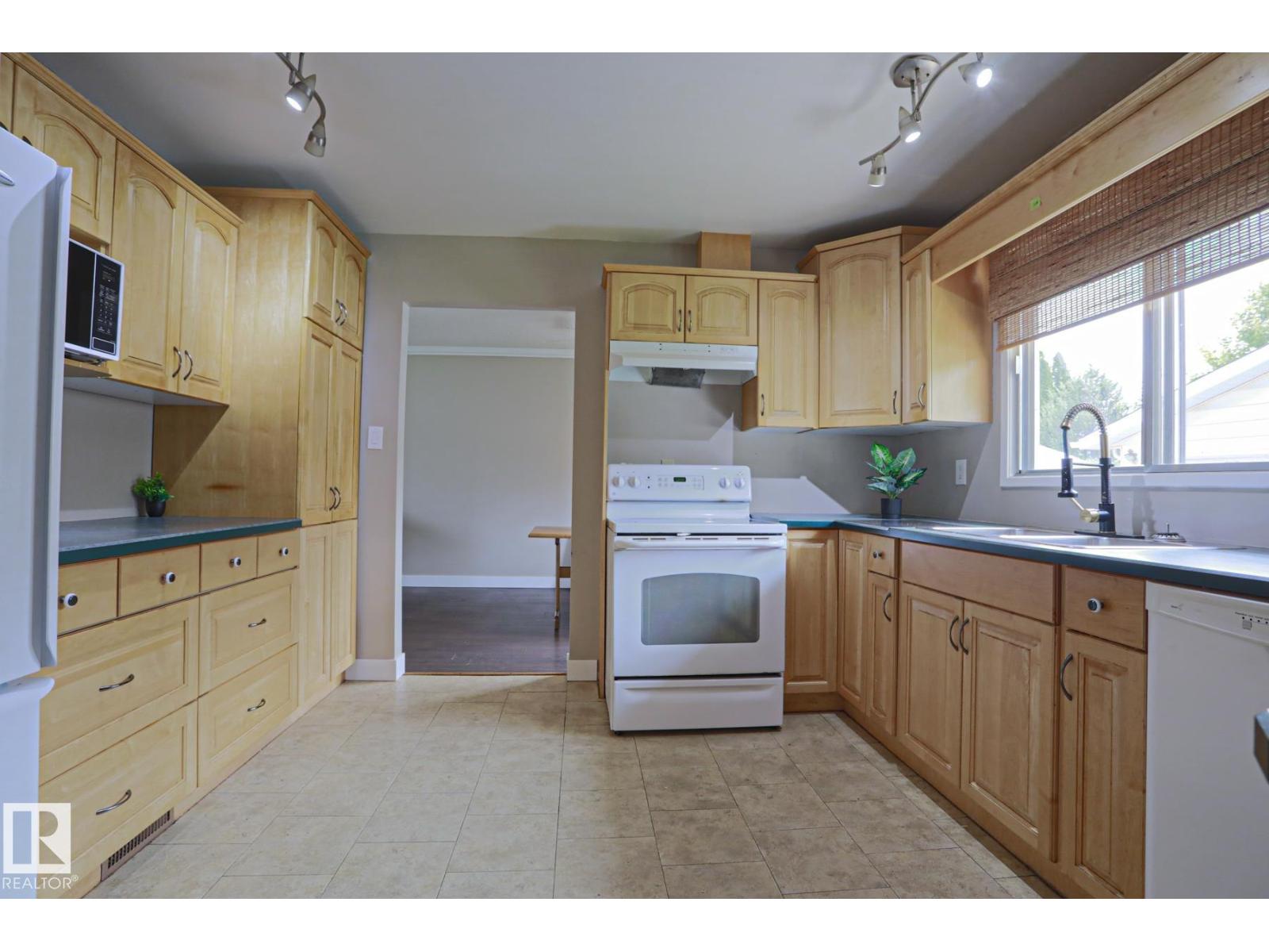 57 GARLAND CR - 15