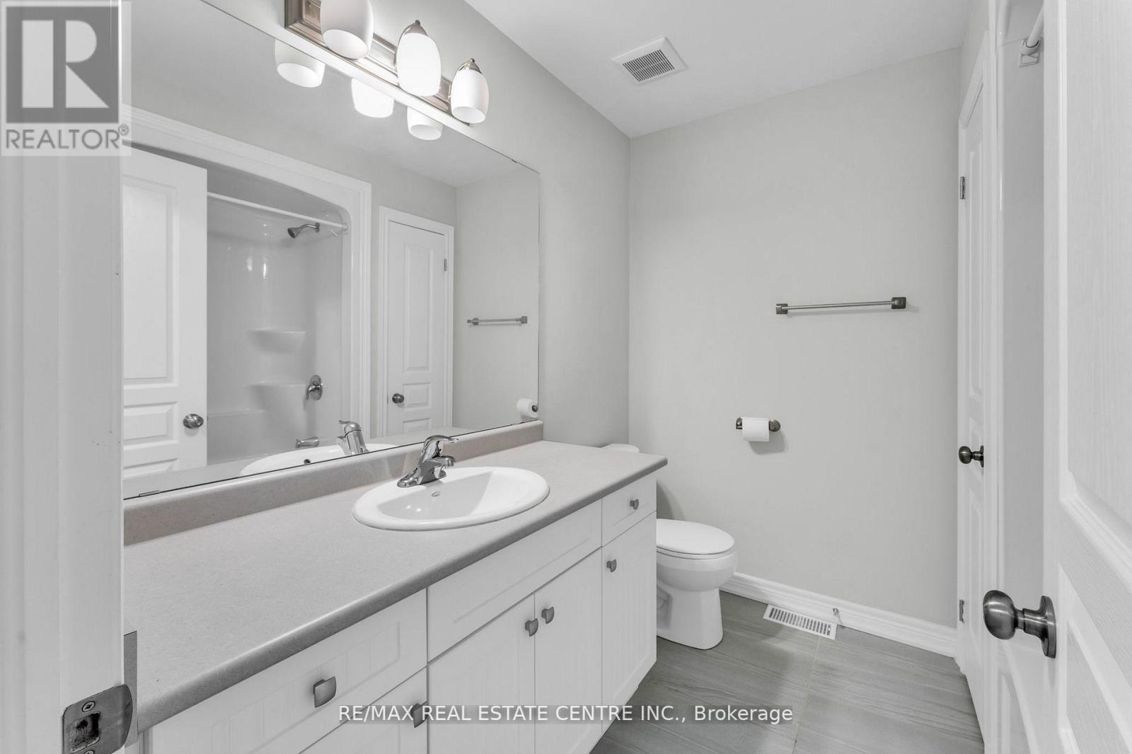 #59 7768 ASCOT CIRCLE - 18