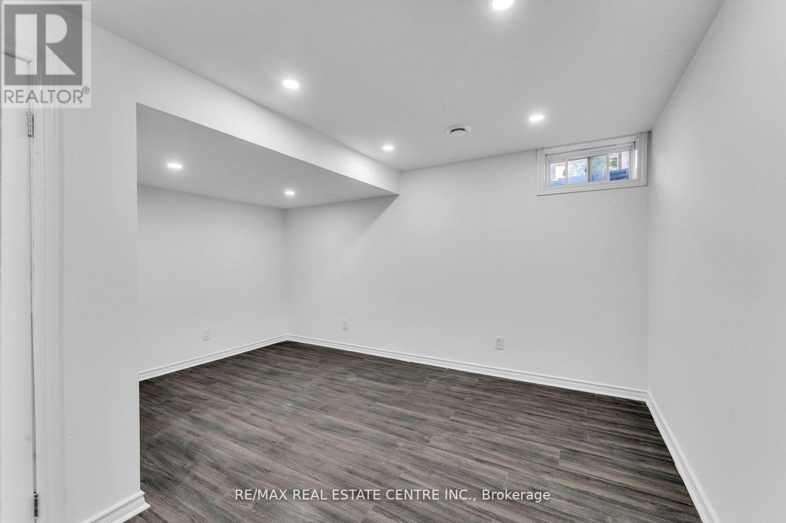 #59 7768 ASCOT CIRCLE - 23