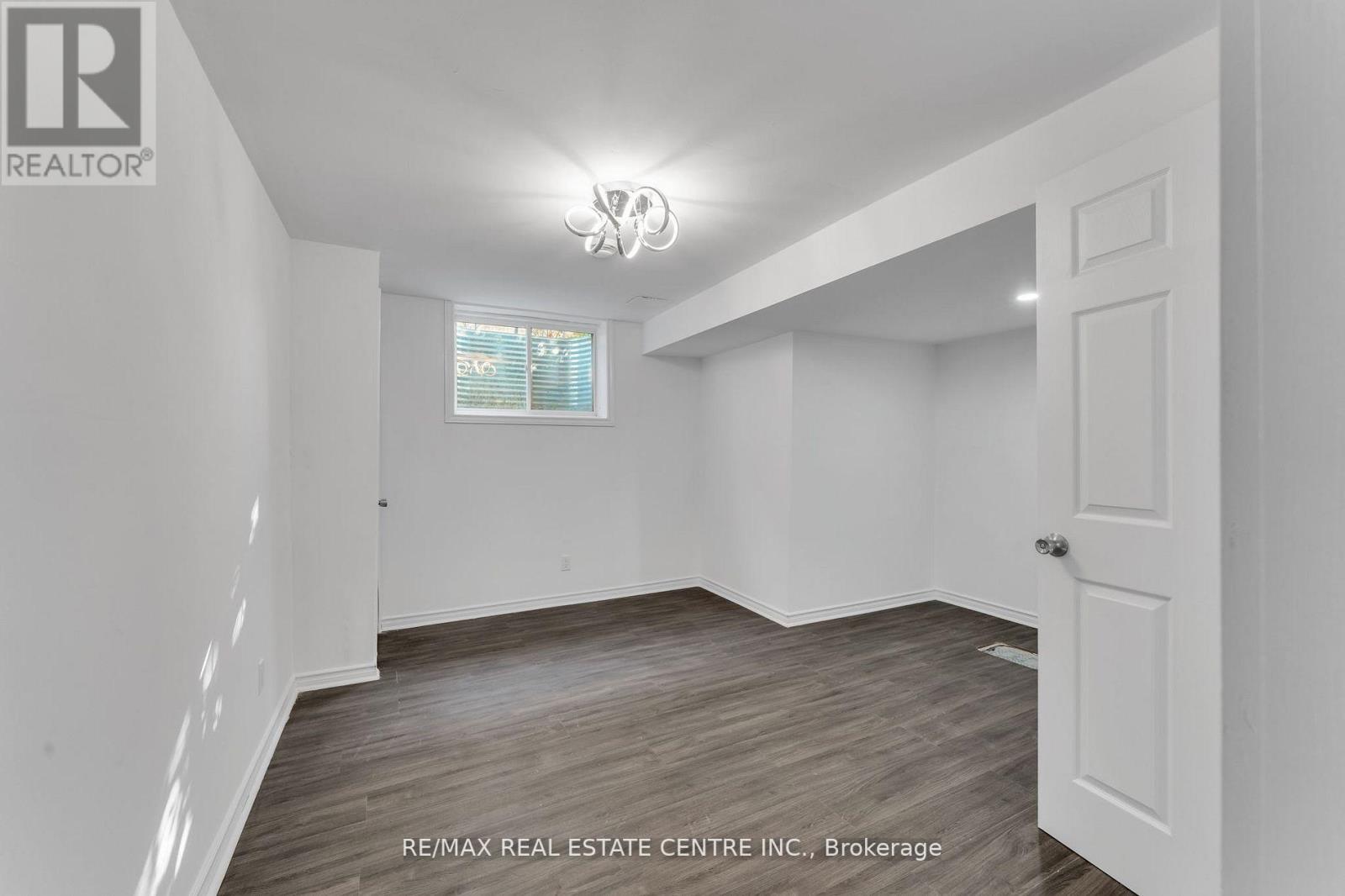 #59 7768 ASCOT CIRCLE - 26