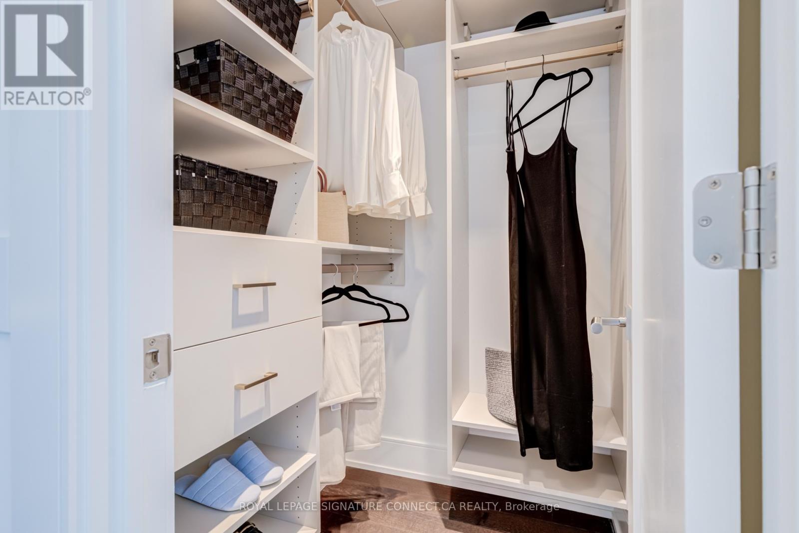 #410 455 WELLINGTON STREET - 24