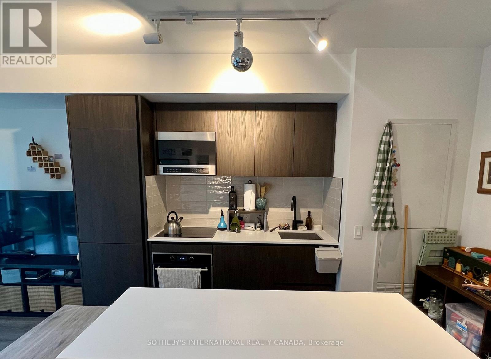 #404 117 BROADWAY AVENUE - 21