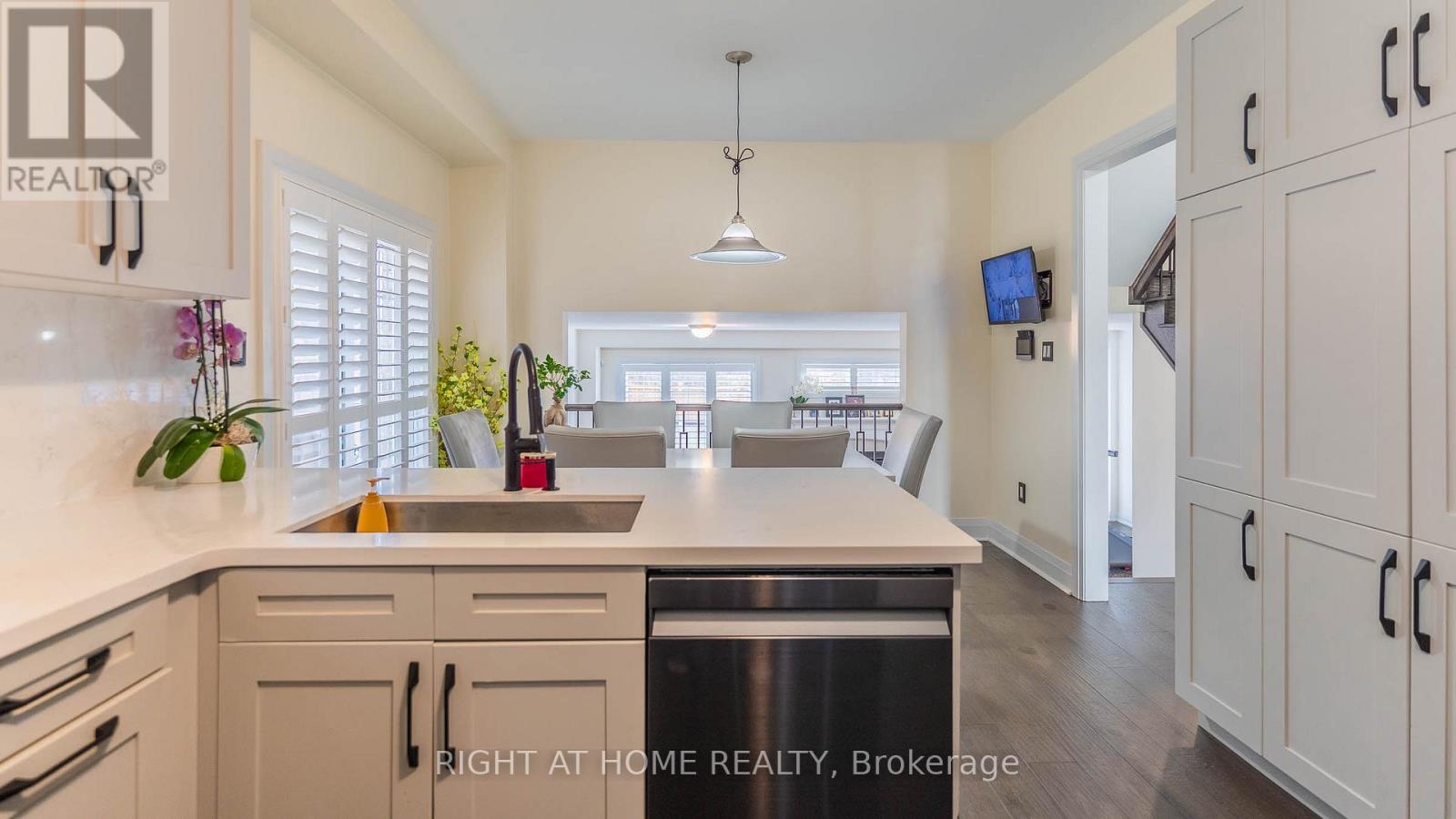 707 AUDLEY ROAD S - 12